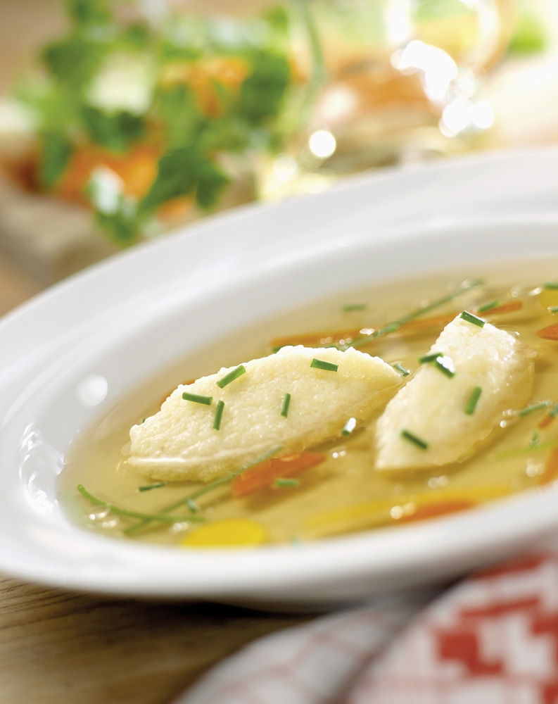 Topfennockerl als Suppeneinlage