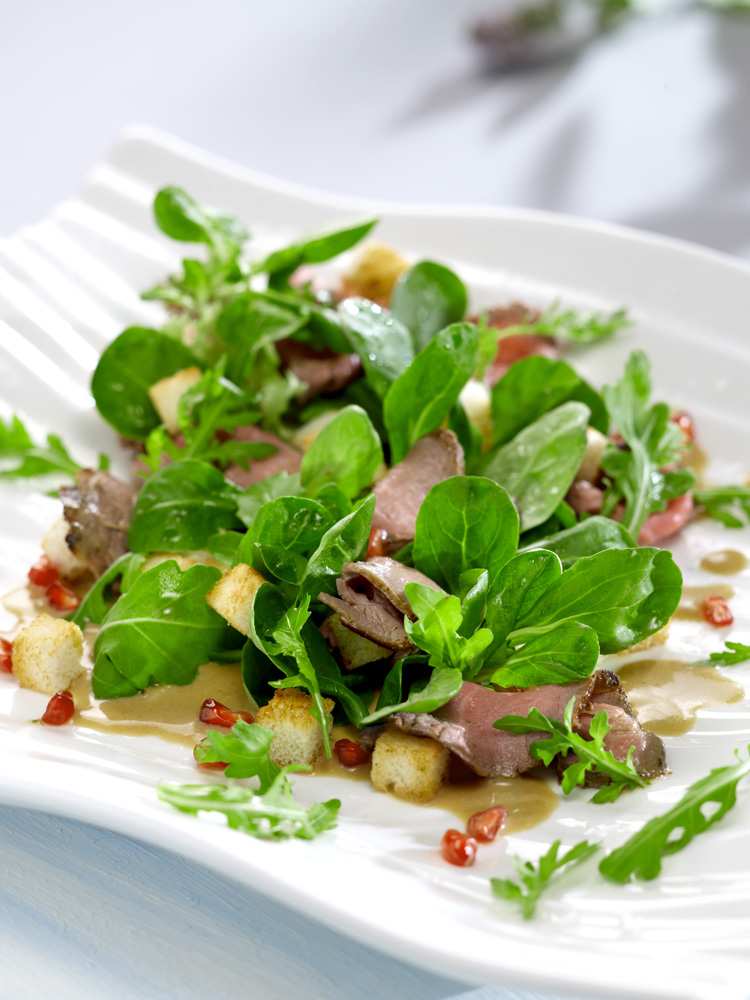 Blattsalat mit Rindfleisch
