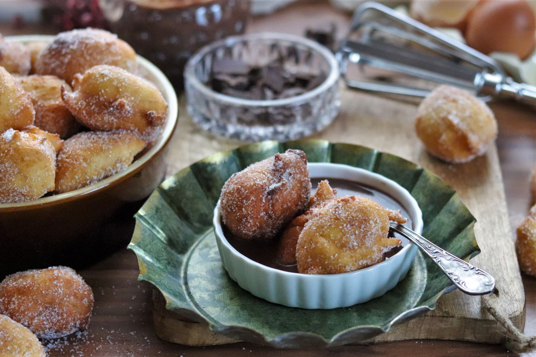 Skyr-Bällchen mit Schokosauce