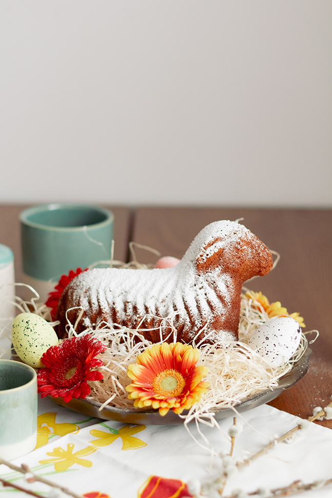 Osterlamm aus Nuss-Butter-Teig