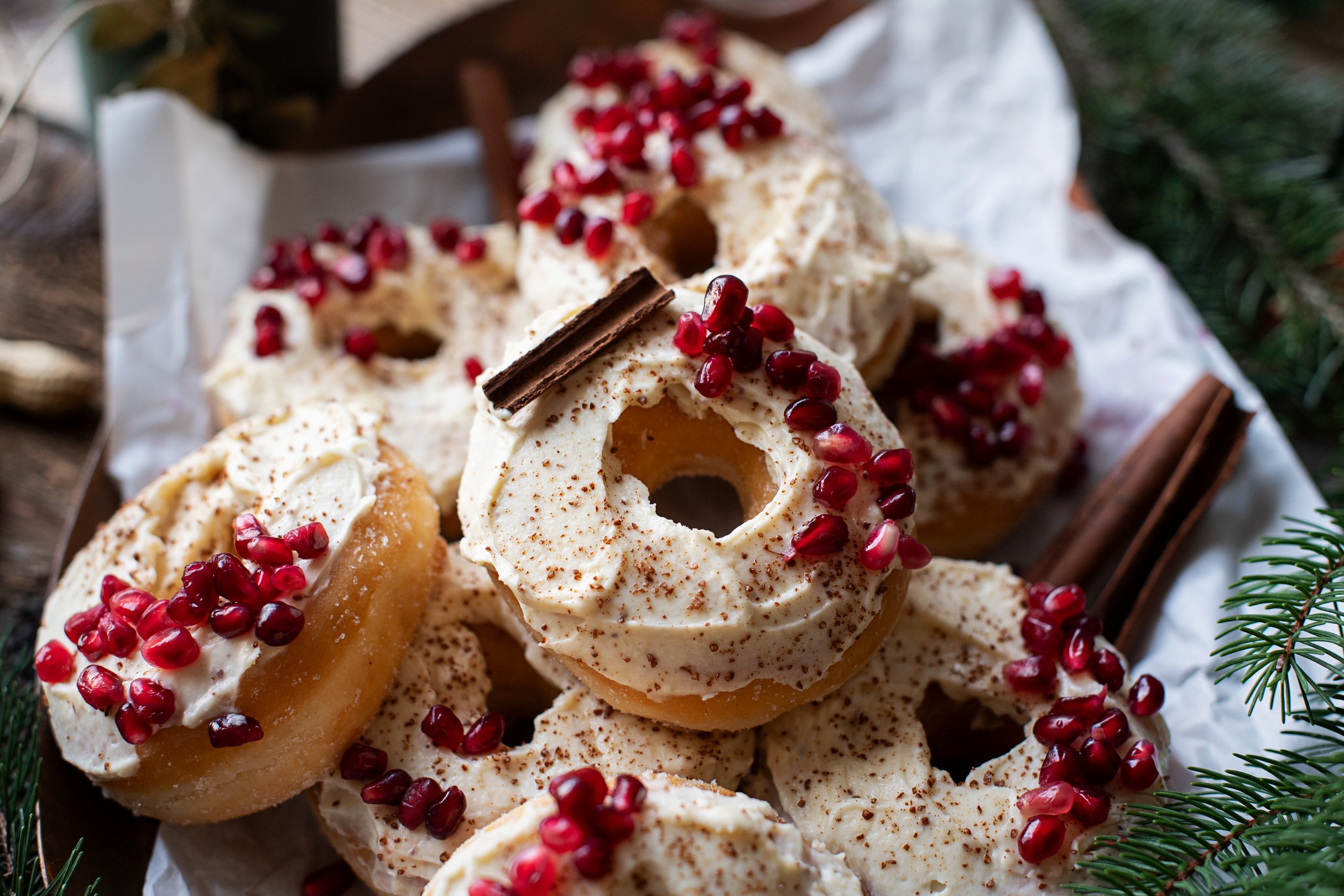Topfen Zimt Donuts mit Frischkäse Frosting