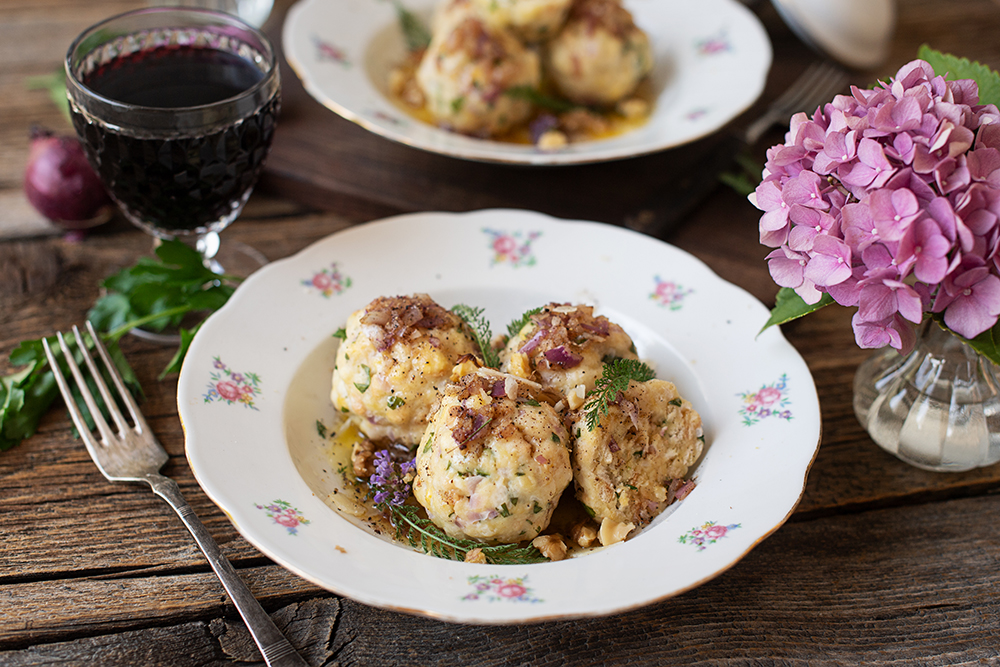 Würzige Käse-Topfenknödel