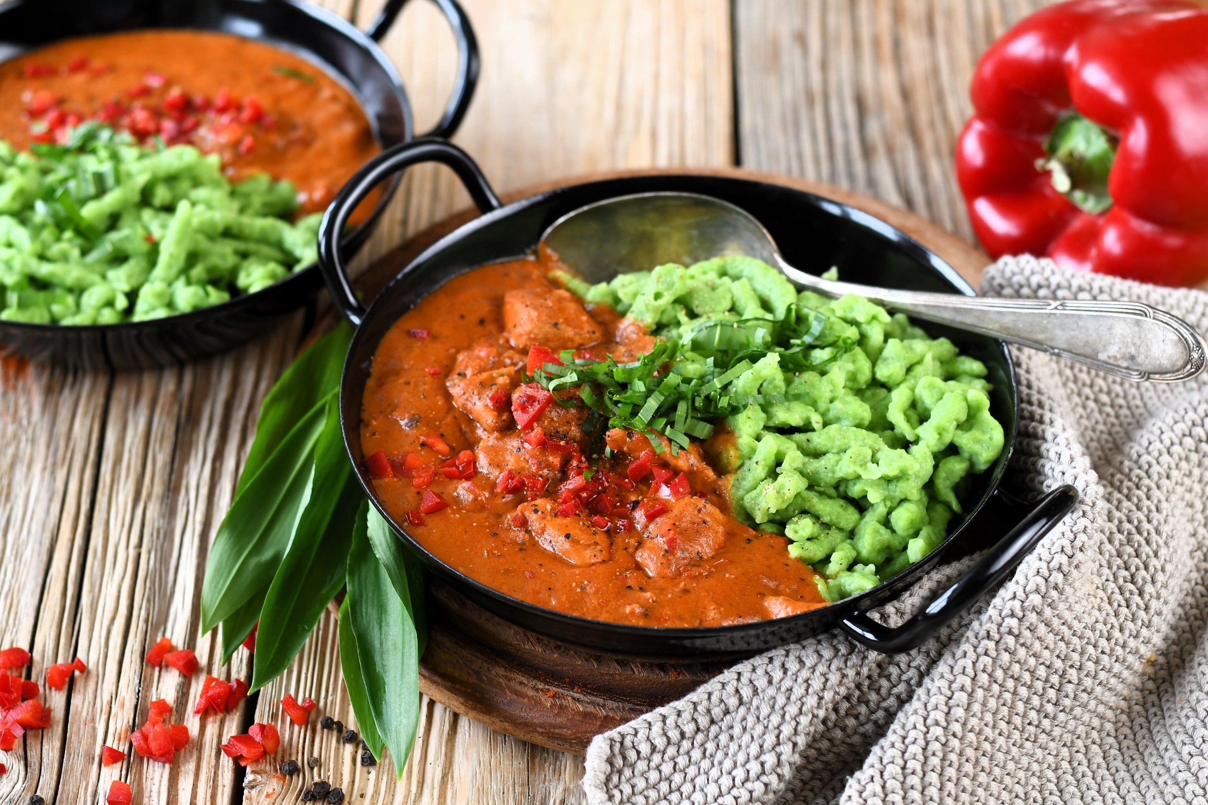 Hendl-Gulasch mit Bärlauchspätzle
