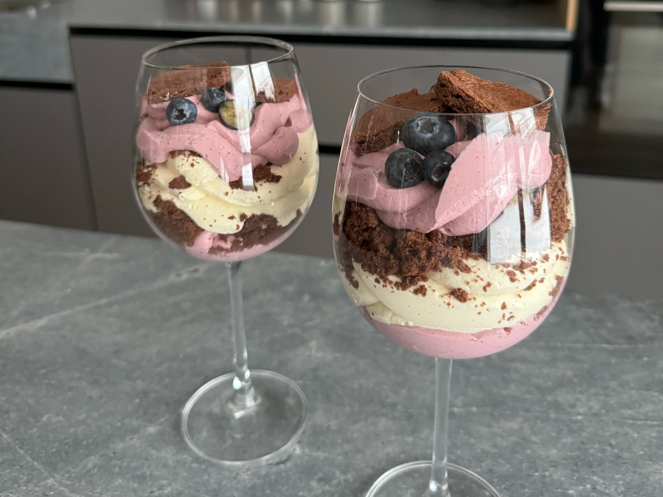 Vanille-Frucht-Mousse im Glas