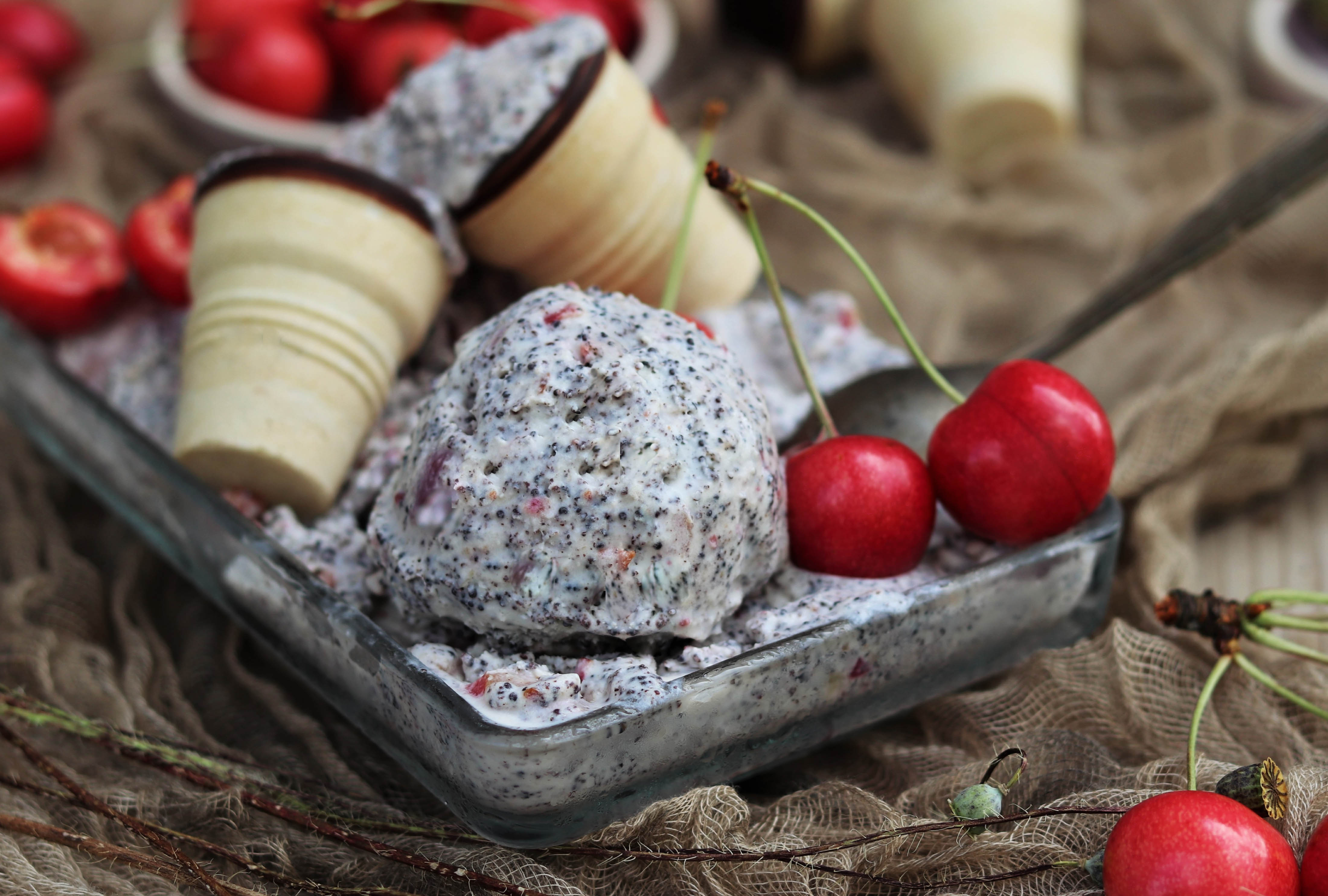 Kirsch-Mohn-Eis