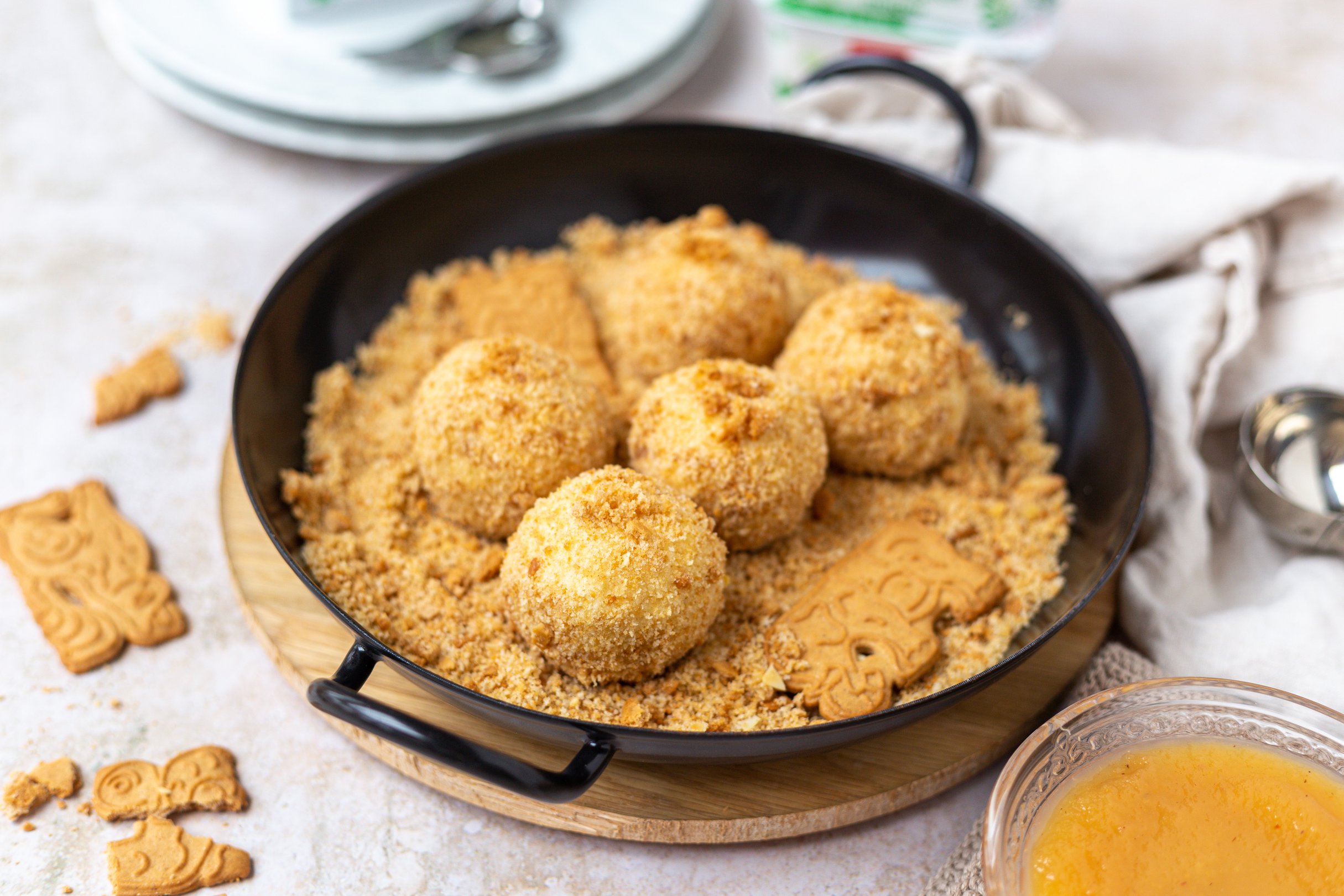 Spekulatius Topfenknödel mit Apfelmus