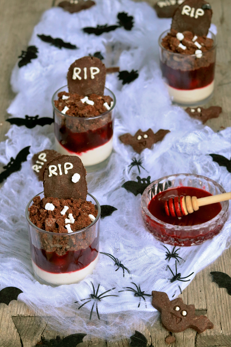 Halloweenschichtdessert mit Cookies