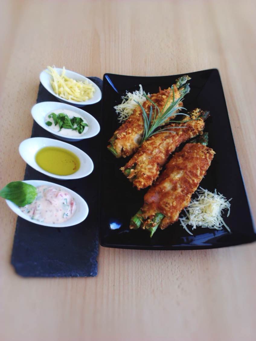 Grüner Spargel mit Granformaggi Panier