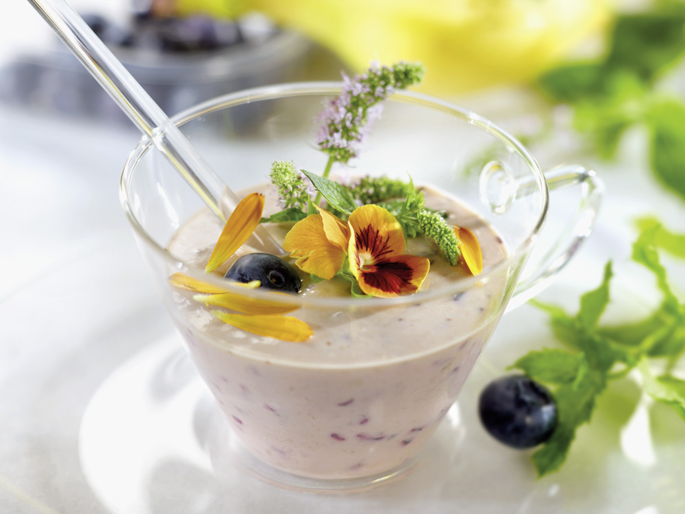 Topfencreme mit Heidelbeeren und Banane
