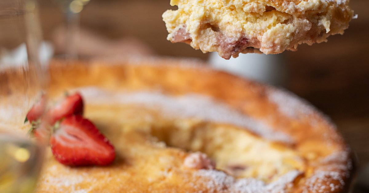 Luftige Salzburger Topfennockerl mit Erdbeeren | Salzburg Milch
